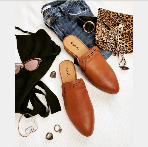 🆕️//The Cassidy// vegan leather mule flat tan - Picture 2 of 3